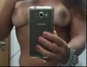 Morena peladinha na camera caseira