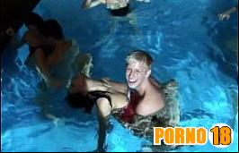suruba na piscina festa faculdade